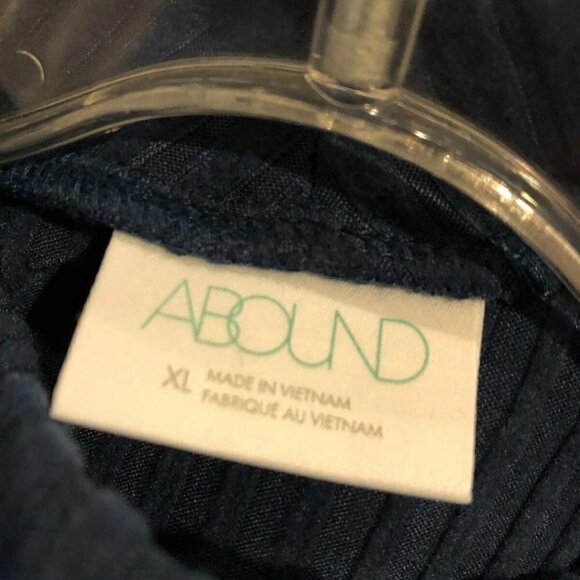 Abound Size XL Blue Blur Cropped Women's Sweater NWT #4806-3 - Picture 4 of 4